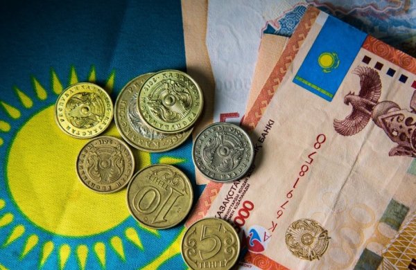 Снижение реальной стоимости тенге в Казахстане было неизбежным — эксперт