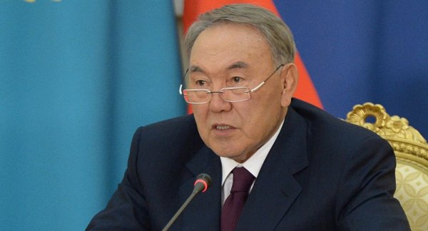 Н. Назарбаев потребовал увольнять работников, которые намеренно отвечают русскоговорящим на казахском