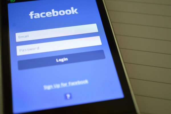 Facebook прослушивает разговоры пользователей
